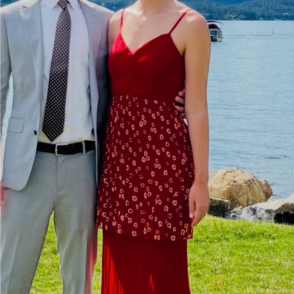 Fame & Partners Tiered Pleated Red Midi Dress